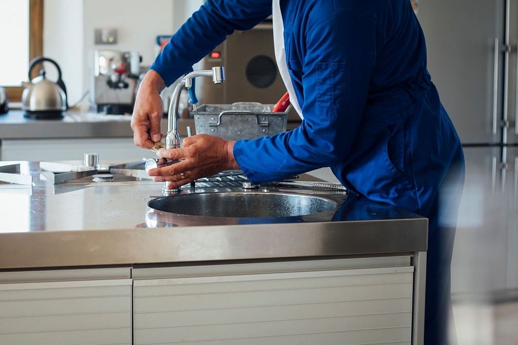 desatascar fregadero cocina muy atascado